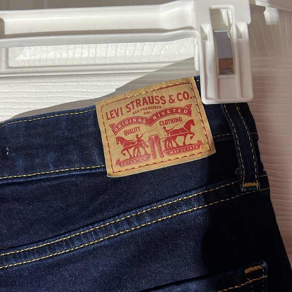 Women Levi Jeans size 27 - Picture 3 of 4